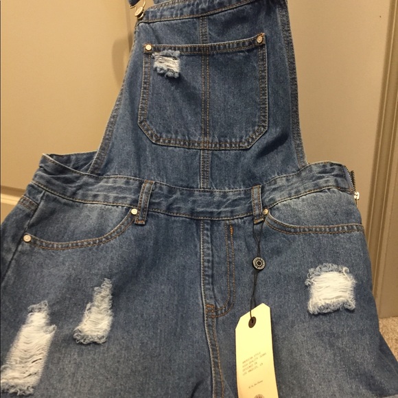 NWT overalls shorts - Picture 2 of 5